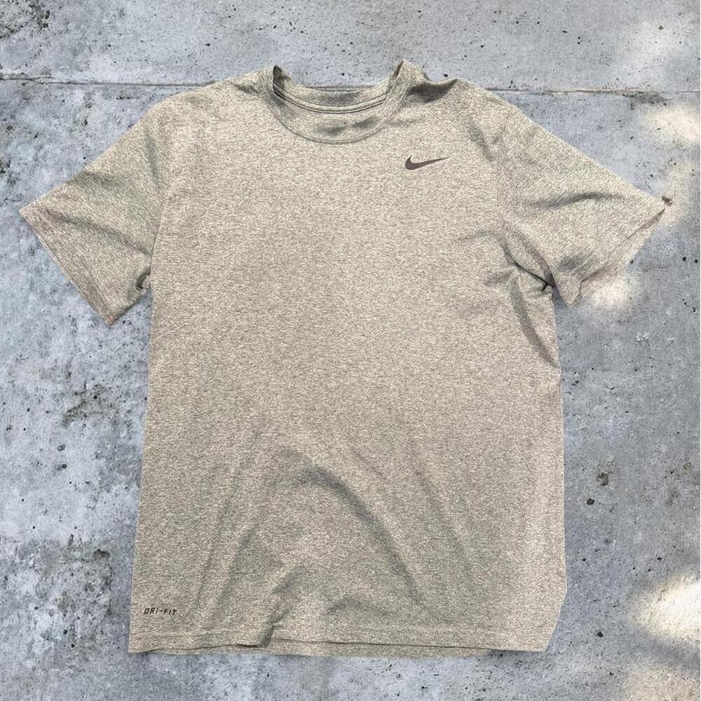 Nike Dri-FIT Heather Gray Athletic Tee – Men’s Large